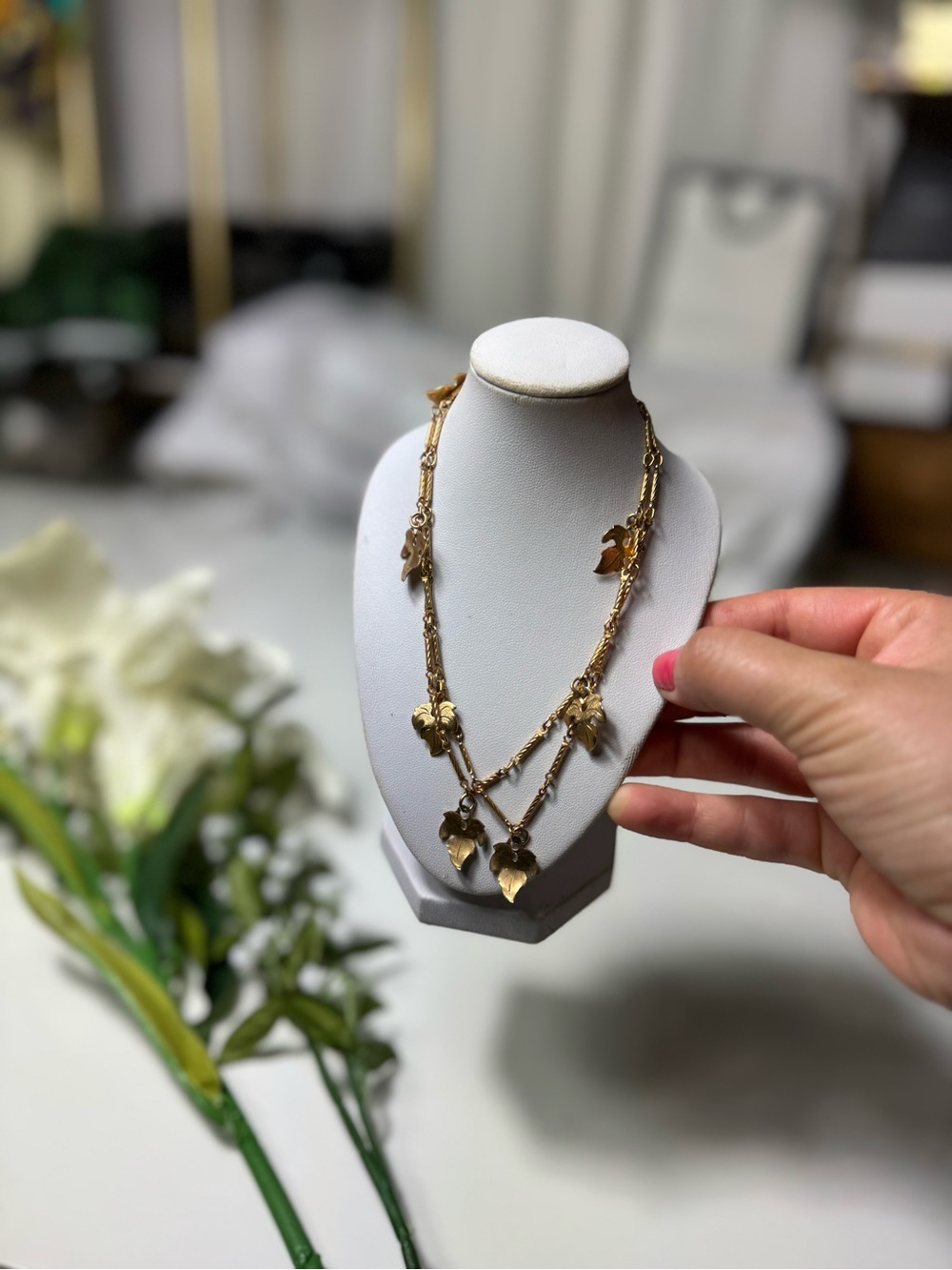 Gold Leaf pendant Necklace vintage Sarah Covington